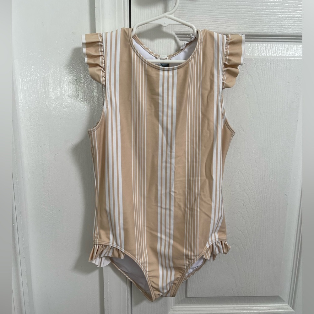 MINNOW Girls One Piece Bathing Suit. Worn once. Size 9/10